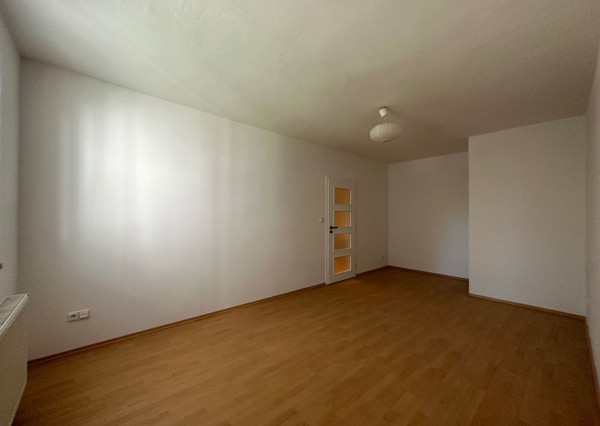 ARETÉ REAL - PRENÁJOM ČIASTOČNE ZARIADENÉHO 2-IZBOVÉHO BYTU V PRIAMOM CENTRE MESTA, PEZINOK, KOLLÁROVA