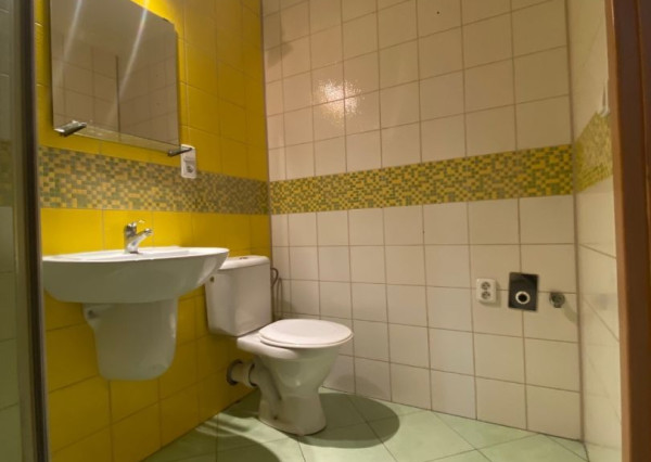 ARETÉ REAL - PRENÁJOM ČIASTOČNE ZARIADENÉHO 2-IZBOVÉHO BYTU V PRIAMOM CENTRE MESTA, PEZINOK, KOLLÁROVA