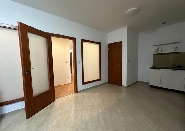 ARETÉ REAL – PRENÁJOM PRIESTRANNEJ 105 m2 NOVOSTAVBY 3-IZBOVÉHO BYTU S PARKOVACÍM STÁTÍM, MODRA, ŠTÚROVA