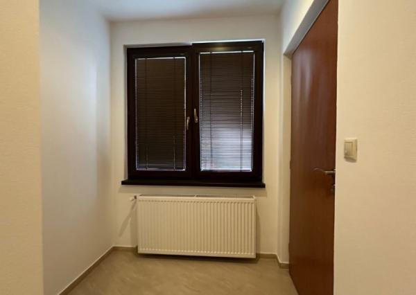 ARETÉ REAL – PRENÁJOM PRIESTRANNEJ 105 m2 NOVOSTAVBY 3-IZBOVÉHO BYTU S PARKOVACÍM STÁTÍM, MODRA, ŠTÚROVA