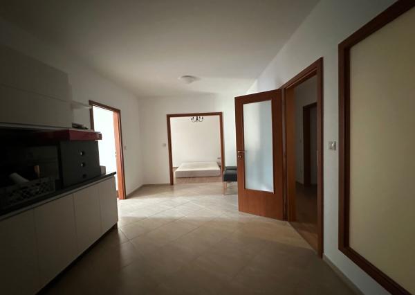 ARETÉ REAL – PRENÁJOM PRIESTRANNEJ 105 m2 NOVOSTAVBY 3-IZBOVÉHO BYTU S PARKOVACÍM STÁTÍM, MODRA, ŠTÚROVA