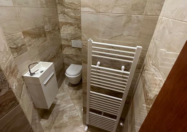 ARETÉ REAL – PRENÁJOM PRIESTRANNEJ 105 m2 NOVOSTAVBY 3-IZBOVÉHO BYTU S PARKOVACÍM STÁTÍM, MODRA, ŠTÚROVA