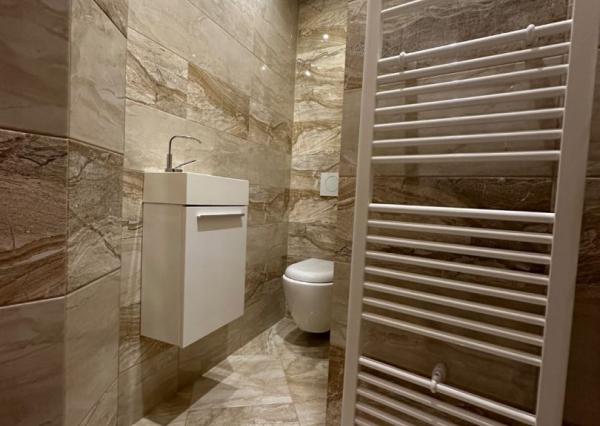 ARETÉ REAL – PRENÁJOM PRIESTRANNEJ 105 m2 NOVOSTAVBY 3-IZBOVÉHO BYTU S PARKOVACÍM STÁTÍM, MODRA, ŠTÚROVA