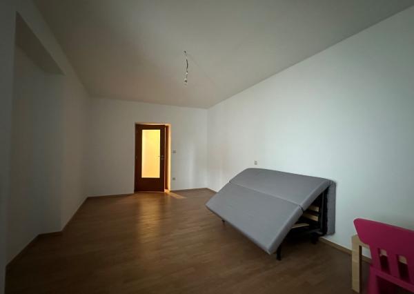 ARETÉ REAL – PRENÁJOM PRIESTRANNEJ 105 m2 NOVOSTAVBY 3-IZBOVÉHO BYTU S PARKOVACÍM STÁTÍM, MODRA, ŠTÚROVA