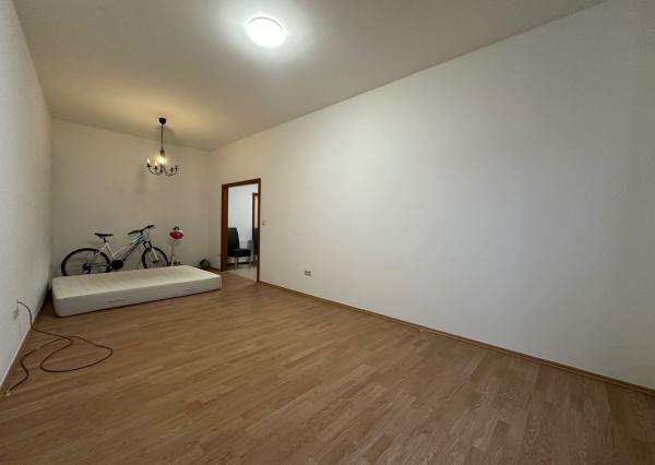 ARETÉ REAL – PRENÁJOM PRIESTRANNEJ 105 m2 NOVOSTAVBY 3-IZBOVÉHO BYTU S PARKOVACÍM STÁTÍM, MODRA, ŠTÚROVA