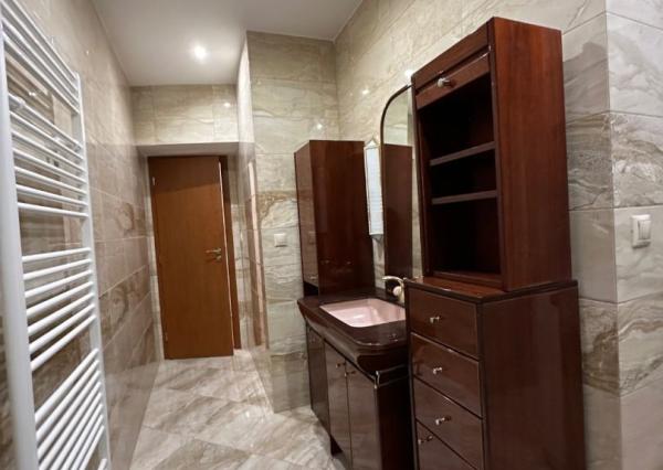 ARETÉ REAL – PRENÁJOM PRIESTRANNEJ 105 m2 NOVOSTAVBY 3-IZBOVÉHO BYTU S PARKOVACÍM STÁTÍM, MODRA, ŠTÚROVA