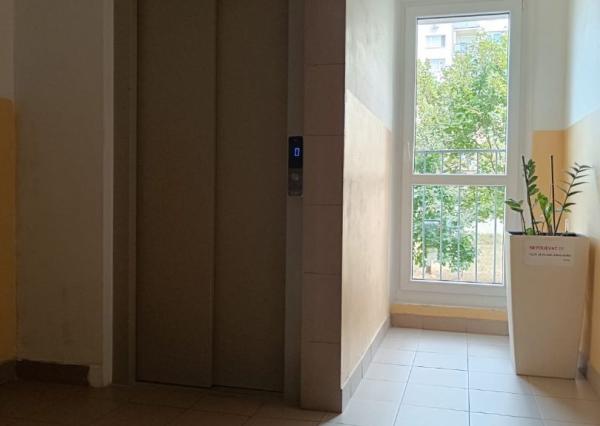 Areté real- ponúkame na prenájom pekný, moderný 2 izbový byt, priestranný s  loggiou. kompletne zariadený.