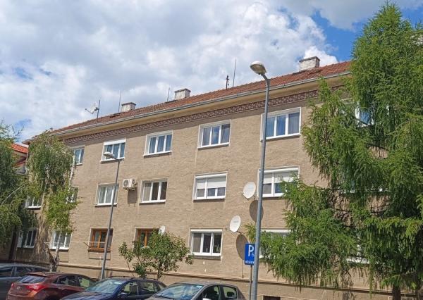 ARETÉ REAL - REZERVOVANÉ! PREDAJ ZAUJÍMAVÉHO 2-IZ.BYTU V CENTRE MESTA PEZINKA, TEHLOVÝ,PIVNICA