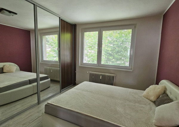 REZERVOVANÉ-PREDAJ SLNEČNÉHO 2 IZB.BYTU S BALKÓNOM, MUROVANOU PIVNICOU,MIESTO PLNÉ ZELENE V PEZINKU,SÍDLISKO JUH