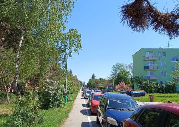 REZERVOVANÉ-PREDAJ SLNEČNÉHO 2 IZB.BYTU S BALKÓNOM, MUROVANOU PIVNICOU,MIESTO PLNÉ ZELENE V PEZINKU,SÍDLISKO JUH