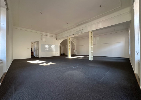 ARETÉ REAL - PRENÁJOM 160 m2 KOMERČNÉHO PRIESTORU V PRIAMOM CENTRE, PEZINOK, KOLLÁROVA