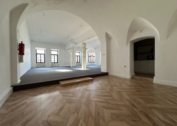 ARETÉ REAL - PRENÁJOM 160 m2 KOMERČNÉHO PRIESTORU V PRIAMOM CENTRE, PEZINOK, KOLLÁROVA