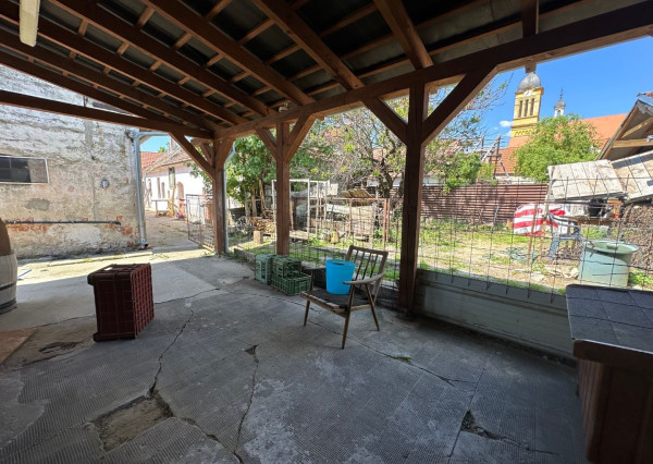 ARETÉ REAL – PREDAJ STAVEBNÉHO POZEMKU S VINOHRADNÍCKYM  DOMOM A NEBYTOVOU BUDOVOU V CENTRE MODRY, ŠTÚROVA