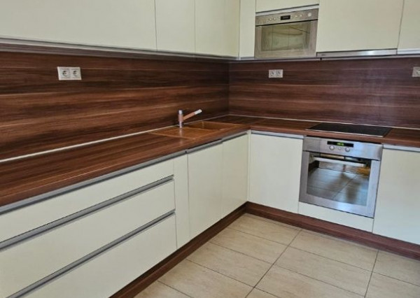 ARETÉ REAL- Predaj 4 izbového rodinného domu vo Svätom Jure, parkovacie miesto, záhrada, kúpou voľný