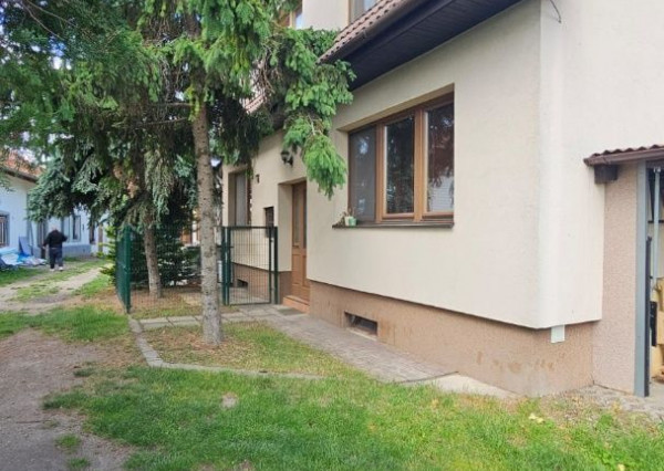 ARETÉ REAL- Predaj 4 izbového rodinného domu vo Svätom Jure, parkovacie miesto, záhrada, kúpou voľný