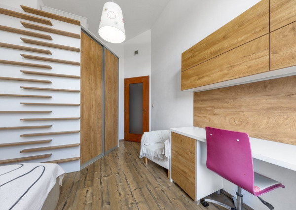 ARETÉ REAL – PREDAJ 4 -IZBOVÉHO RODINNÉHO DOMU S MNOHÝM PRÍSLUŠENSTVOM, BUDMERICE, PODHÁJSKA