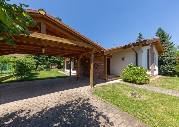 ARETÉ REAL – PREDAJ 4 -IZBOVÉHO RODINNÉHO DOMU S MNOHÝM PRÍSLUŠENSTVOM, BUDMERICE, PODHÁJSKA