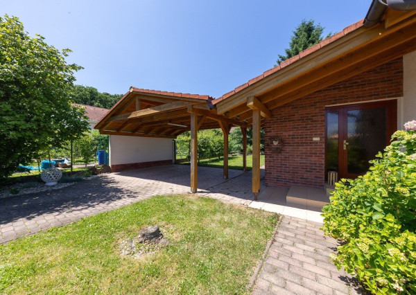 ARETÉ REAL – PREDAJ 4 -IZBOVÉHO RODINNÉHO DOMU S MNOHÝM PRÍSLUŠENSTVOM, BUDMERICE, PODHÁJSKA