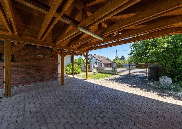 ARETÉ REAL – PREDAJ 4 -IZBOVÉHO RODINNÉHO DOMU S MNOHÝM PRÍSLUŠENSTVOM, BUDMERICE, PODHÁJSKA