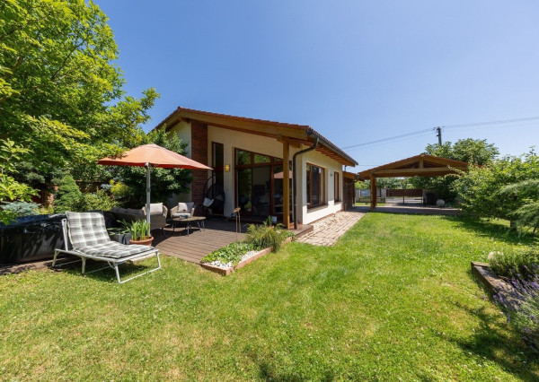 ARETÉ REAL – PREDAJ 4 -IZBOVÉHO RODINNÉHO DOMU S MNOHÝM PRÍSLUŠENSTVOM, BUDMERICE, PODHÁJSKA