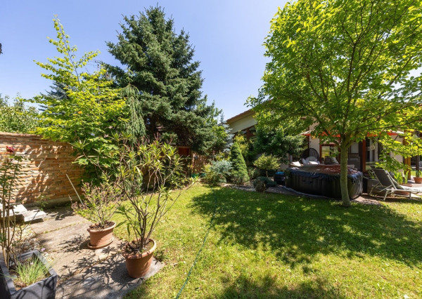 ARETÉ REAL – PREDAJ 4 -IZBOVÉHO RODINNÉHO DOMU S MNOHÝM PRÍSLUŠENSTVOM, BUDMERICE, PODHÁJSKA