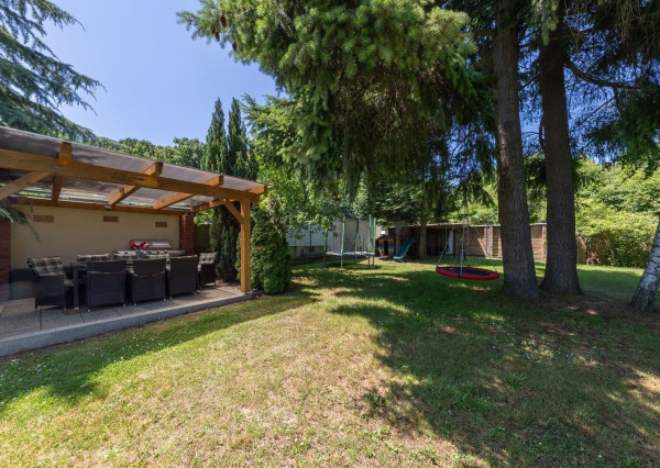 ARETÉ REAL – PREDAJ 4 -IZBOVÉHO RODINNÉHO DOMU S MNOHÝM PRÍSLUŠENSTVOM, BUDMERICE, PODHÁJSKA