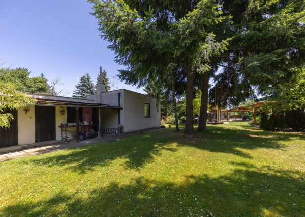 ARETÉ REAL – PREDAJ 4 -IZBOVÉHO RODINNÉHO DOMU S MNOHÝM PRÍSLUŠENSTVOM, BUDMERICE, PODHÁJSKA