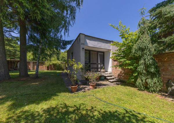 ARETÉ REAL – PREDAJ 4 -IZBOVÉHO RODINNÉHO DOMU S MNOHÝM PRÍSLUŠENSTVOM, BUDMERICE, PODHÁJSKA