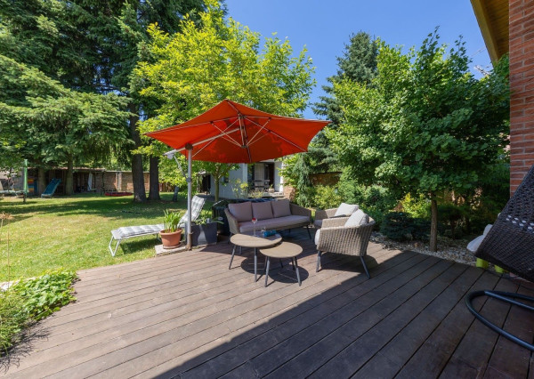 ARETÉ REAL – PREDAJ 4 -IZBOVÉHO RODINNÉHO DOMU S MNOHÝM PRÍSLUŠENSTVOM, BUDMERICE, PODHÁJSKA