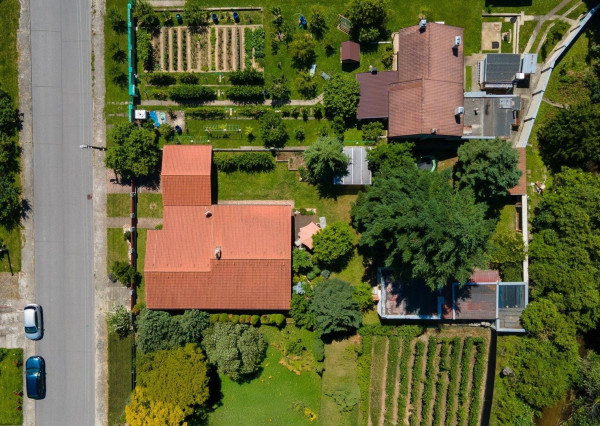 ARETÉ REAL – PREDAJ 4 -IZBOVÉHO RODINNÉHO DOMU S MNOHÝM PRÍSLUŠENSTVOM, BUDMERICE, PODHÁJSKA