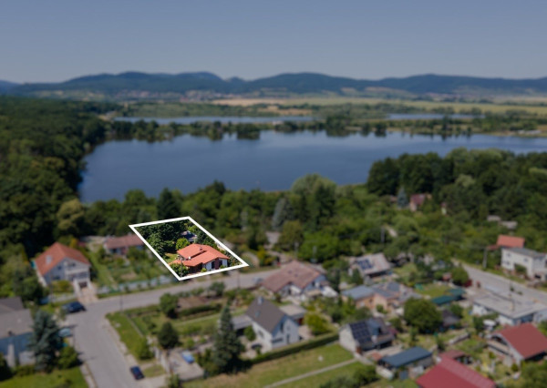 ARETÉ REAL – PREDAJ 4 -IZBOVÉHO RODINNÉHO DOMU S MNOHÝM PRÍSLUŠENSTVOM, BUDMERICE, PODHÁJSKA