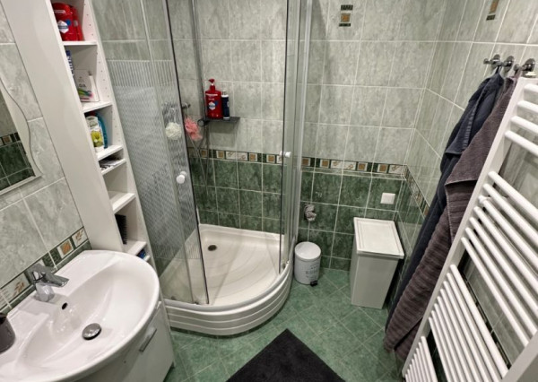 ARETÉ REAL – PRIESTRANNÝ KLIMATIZOVANÝ 3-IZBOVÝ BYT S LODŽIOU, PEZINOK, LACA NOVOMESKÉHO