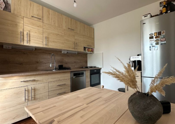 ARETÉ REAL – PRIESTRANNÝ KLIMATIZOVANÝ 3-IZBOVÝ BYT S LODŽIOU, PEZINOK, LACA NOVOMESKÉHO