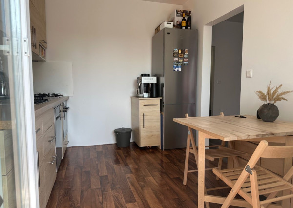 ARETÉ REAL – PRIESTRANNÝ KLIMATIZOVANÝ 3-IZBOVÝ BYT S LODŽIOU, PEZINOK, LACA NOVOMESKÉHO