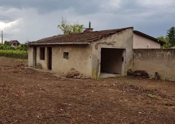 Areté real - Predaj pozemku na výstavbu rodinného domu v tichej a vyhľadávanej lokalite v blízkosti centra Pezinka, ul. Obrancov mieru