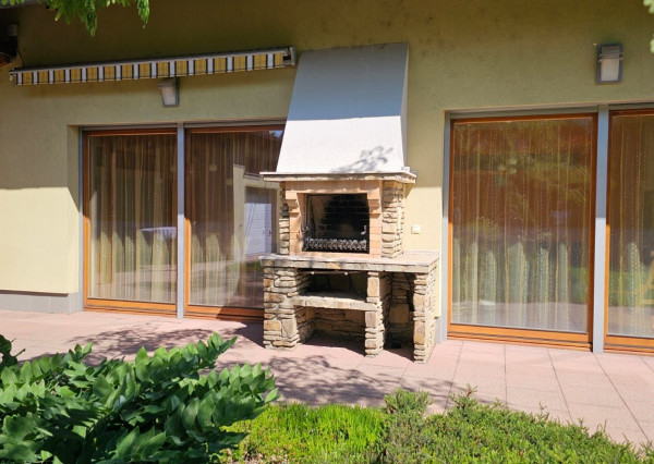 Areté real - Predaj veľmi pekného, výborne dispozične riešeného 5-izbového rodinného domu s garážou vo vyhľadávanej lokalite, obec Limbach, ul. Pri Kockách