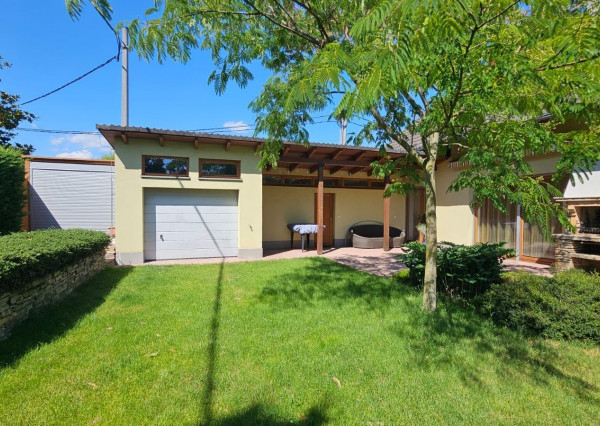 Areté real - Predaj veľmi pekného, výborne dispozične riešeného 5-izbového rodinného domu s garážou vo vyhľadávanej lokalite, obec Limbach, ul. Pri Kockách