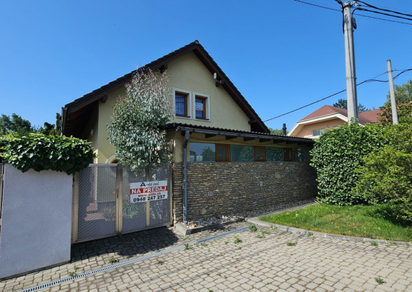 Areté real - Predaj veľmi pekného, výborne dispozične riešeného 5-izbového rodinného domu s garážou vo vyhľadávanej lokalite, obec Limbach, ul. Pri Kockách