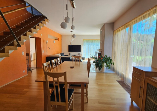 Areté real - Predaj veľmi pekného, výborne dispozične riešeného 5-izbového rodinného domu s garážou vo vyhľadávanej lokalite, obec Limbach, ul. Pri Kockách