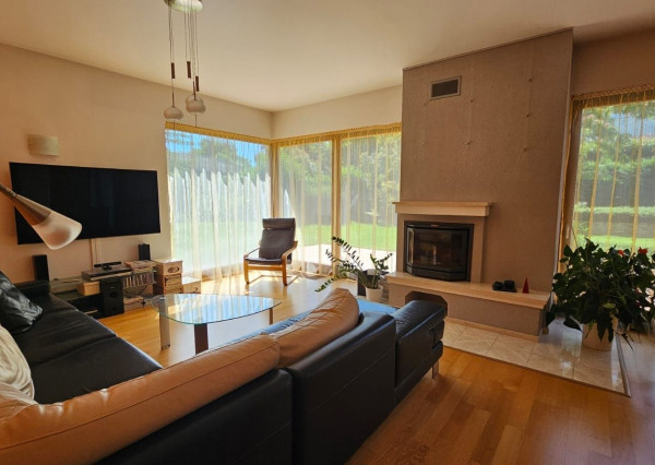 Areté real - Predaj veľmi pekného, výborne dispozične riešeného 5-izbového rodinného domu s garážou vo vyhľadávanej lokalite, obec Limbach, ul. Pri Kockách