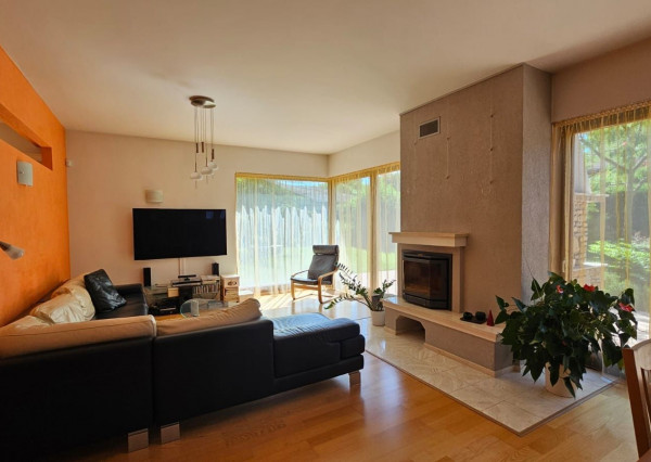 Areté real - Predaj veľmi pekného, výborne dispozične riešeného 5-izbového rodinného domu s garážou vo vyhľadávanej lokalite, obec Limbach, ul. Pri Kockách