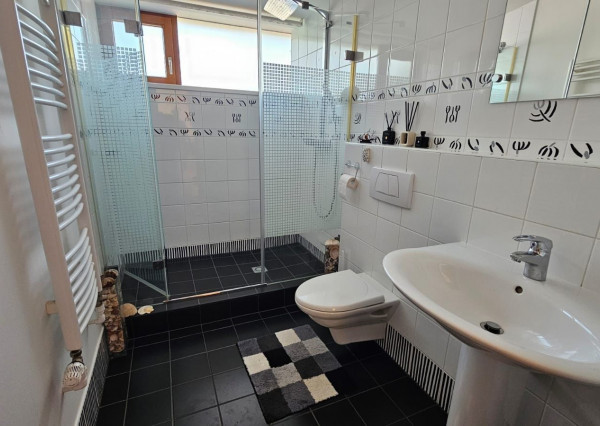 Areté real - Predaj veľmi pekného, výborne dispozične riešeného 5-izbového rodinného domu s garážou vo vyhľadávanej lokalite, obec Limbach, ul. Pri Kockách