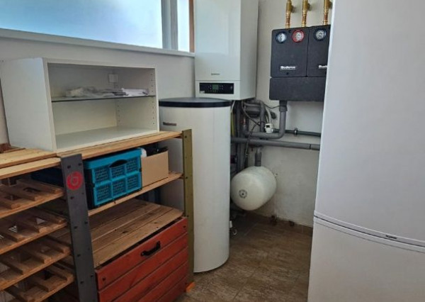 Areté real - Predaj veľmi pekného, výborne dispozične riešeného 5-izbového rodinného domu s garážou vo vyhľadávanej lokalite, obec Limbach, ul. Pri Kockách