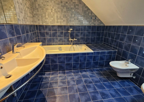 Areté real - Predaj veľmi pekného, výborne dispozične riešeného 5-izbového rodinného domu s garážou vo vyhľadávanej lokalite, obec Limbach, ul. Pri Kockách