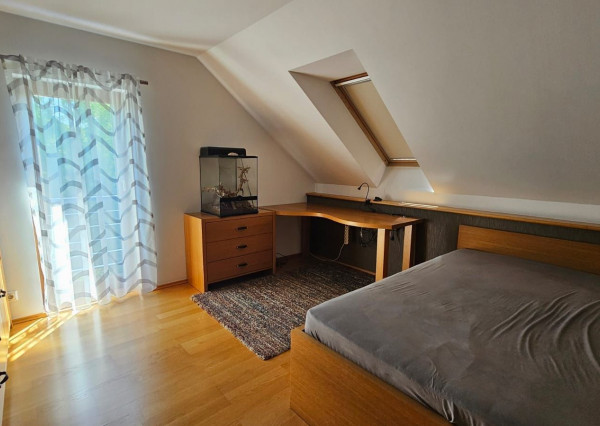 Areté real - Predaj veľmi pekného, výborne dispozične riešeného 5-izbového rodinného domu s garážou vo vyhľadávanej lokalite, obec Limbach, ul. Pri Kockách