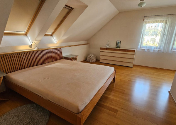 Areté real - Predaj veľmi pekného, výborne dispozične riešeného 5-izbového rodinného domu s garážou vo vyhľadávanej lokalite, obec Limbach, ul. Pri Kockách