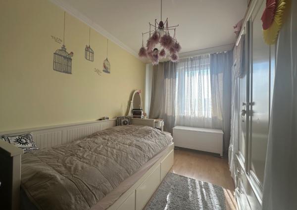 ARETÉ REAL – PRIESTRANNÝ 3-IZBOVÝ BYT S LODŽIOU A NÁDHERNÝM VÝHĽADOM, PEZINOK, SVATOPLUKOVA