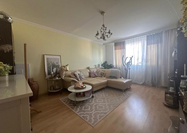 ARETÉ REAL – PRIESTRANNÝ 3-IZBOVÝ BYT S LODŽIOU A NÁDHERNÝM VÝHĽADOM, PEZINOK, SVATOPLUKOVA