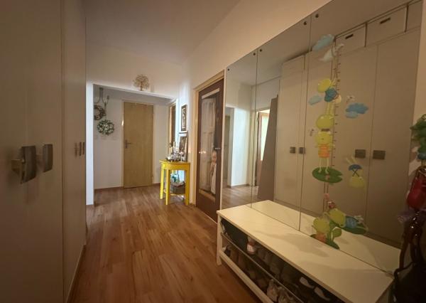 ARETÉ REAL – PRIESTRANNÝ 3-IZBOVÝ BYT S LODŽIOU A NÁDHERNÝM VÝHĽADOM, PEZINOK, SVATOPLUKOVA