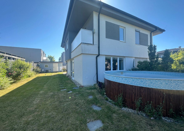 ARETÉ REAL – PRENÁJOM ZARIADENÉHO BYTU SO ZARIADENOU ZÁHRADOU A BAZÉNOM, PARKOVANÍM, PEZINOK, ŠTEBERLOVA